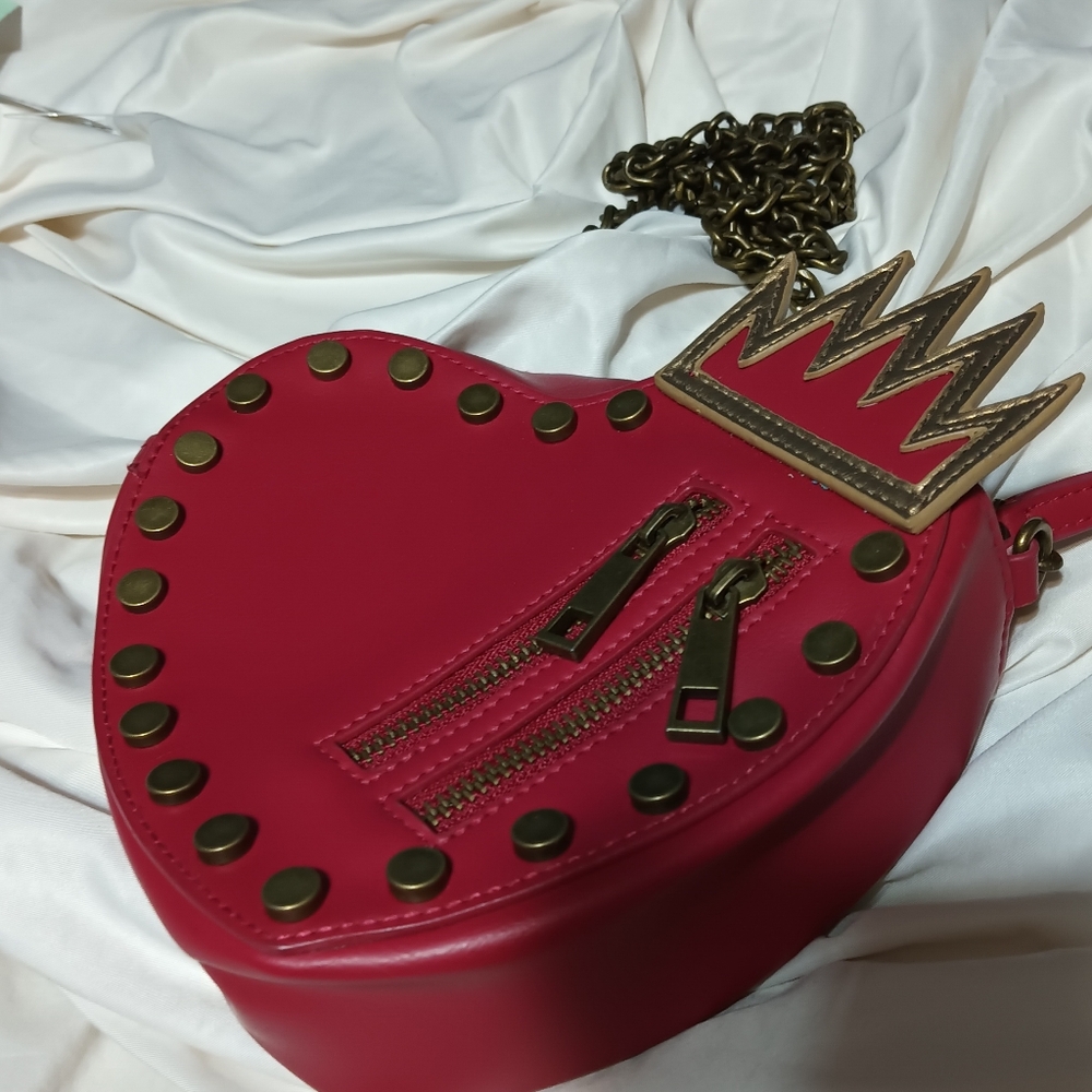 Disney Descendants 2 Evie heart purse NWOTS
